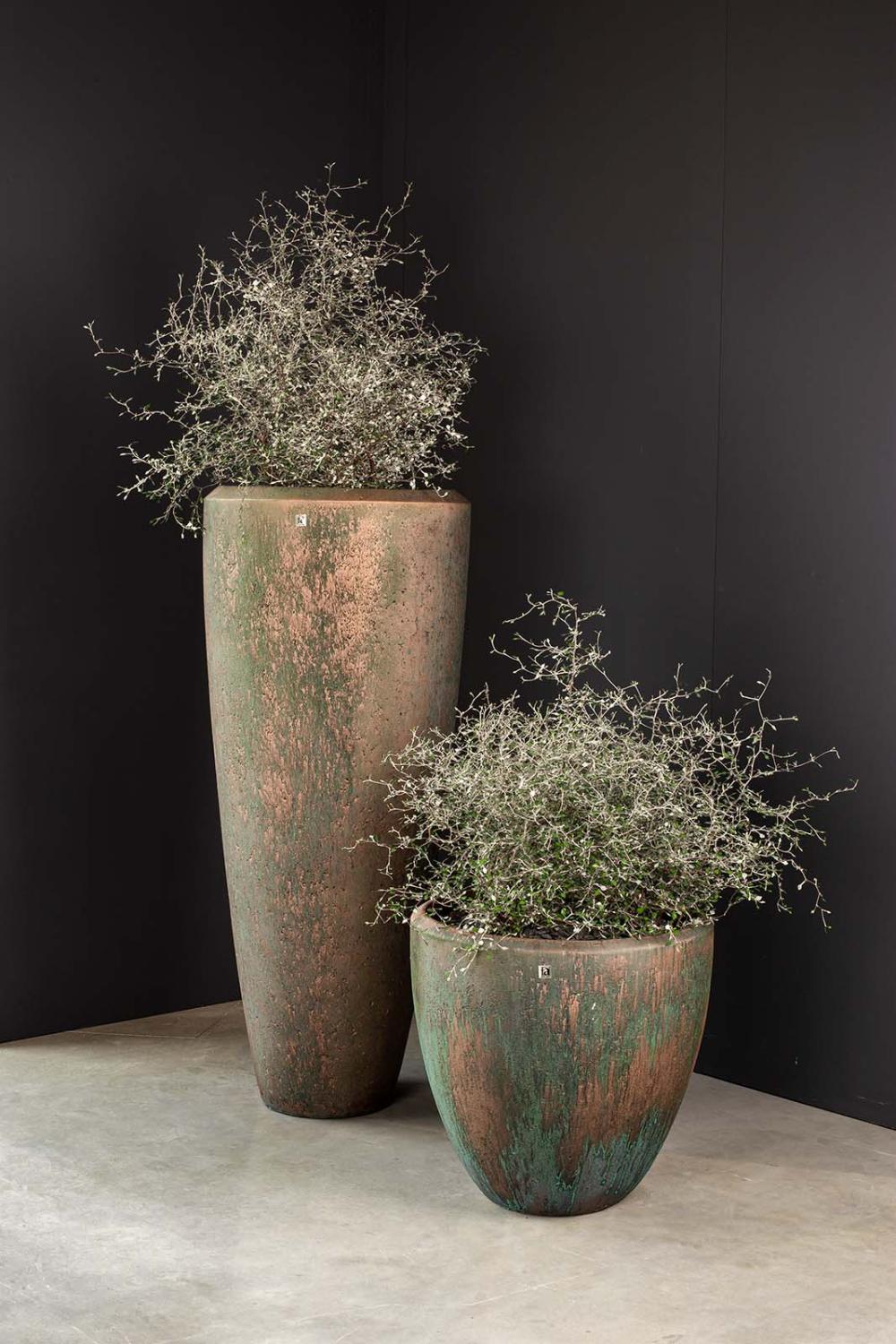 Atlantis Pflanzvase, Ø 52 cm, Höhe 120 cm, bronze oxidiert