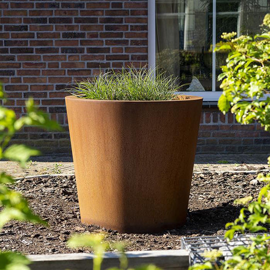 Cortenstahl Blumenkasten konisch.
