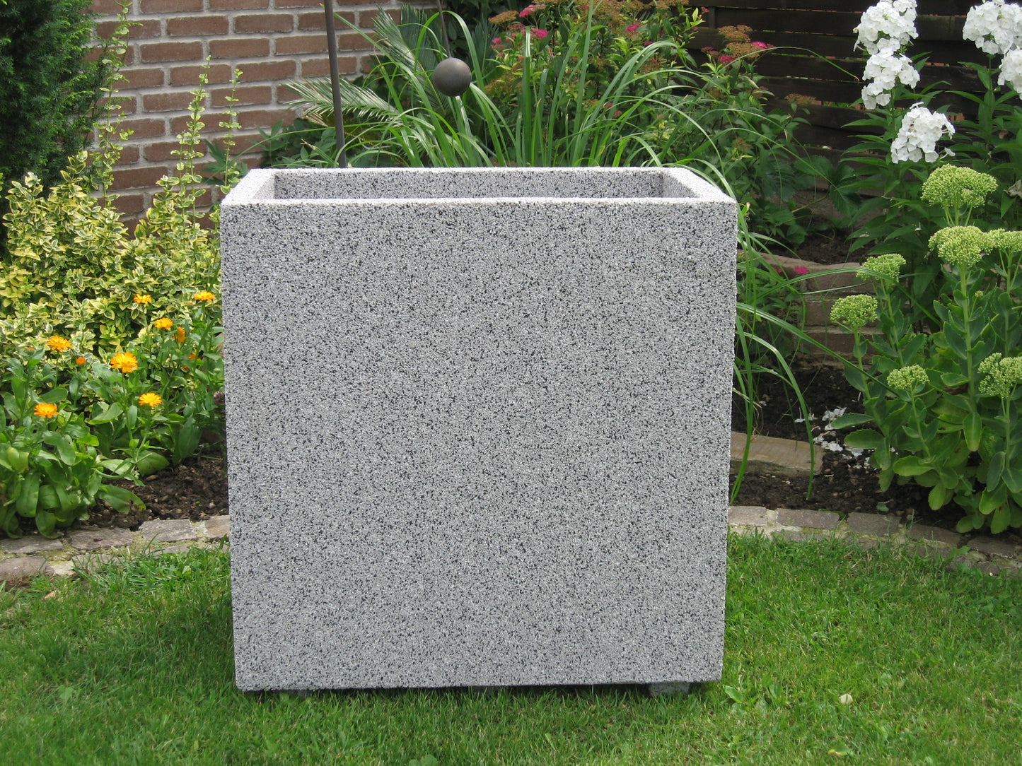 Blumentrog-Flexi quadratischer Blumenkasten in Garten