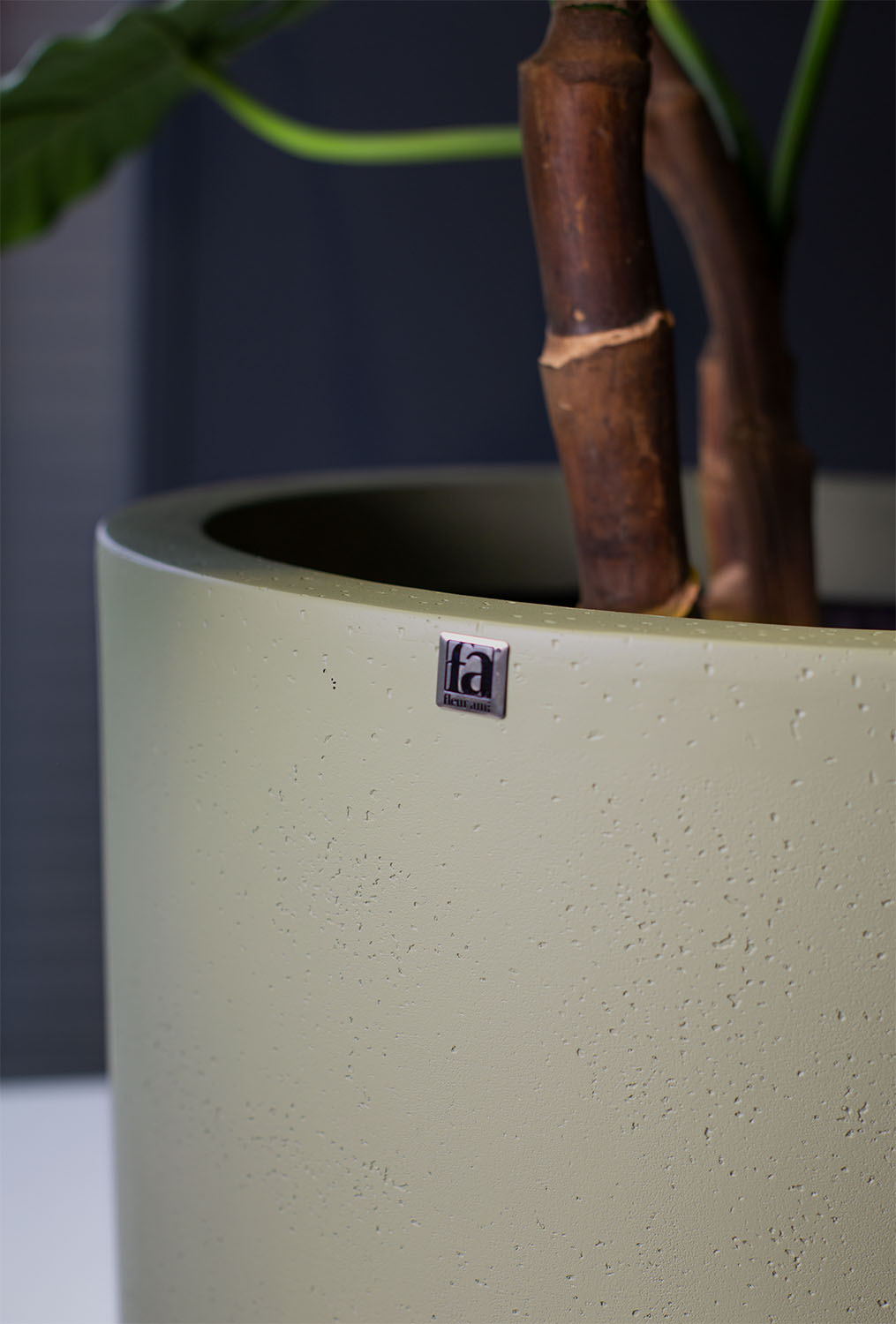 Corum Pflanzgefäß, Ø 48,5 cm, Höhe 46,5 cm, concrete olivgrau
