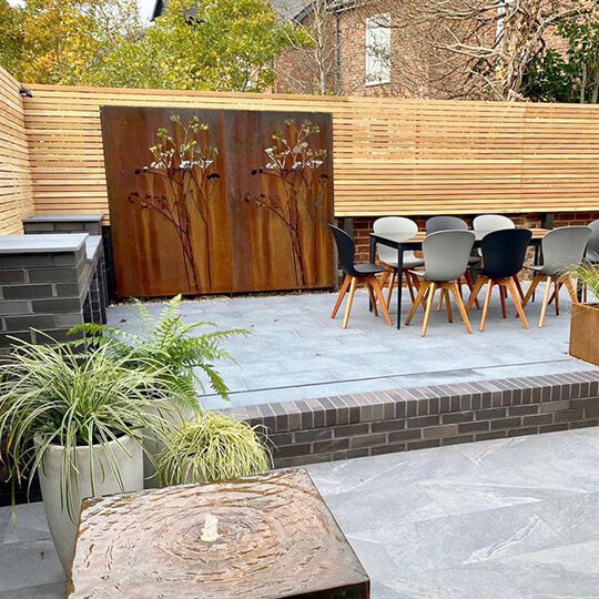 Paneele aus Cortenstahl mit Muster für Ihre Garten oder Terrasse.