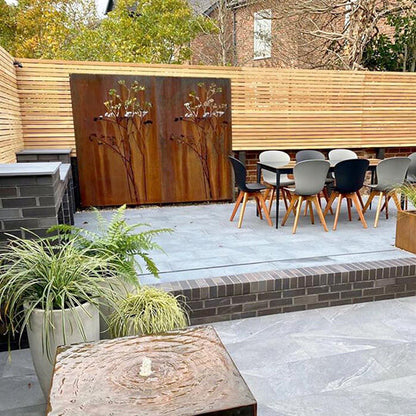 Sichtschutz Corten fallende Blüten