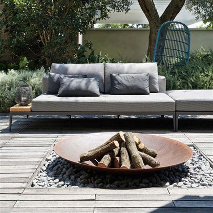 Feuerschale aus Cortenstahl auf Terrasse oder im Garten