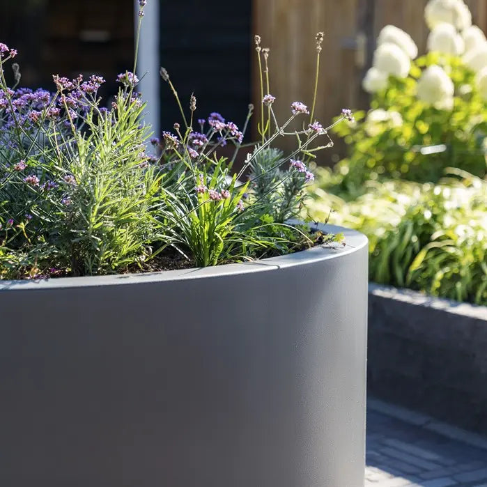 Pflanzkübel aus Fiberglas (Kunststoff) für Ihren Garten oder Terrasse.