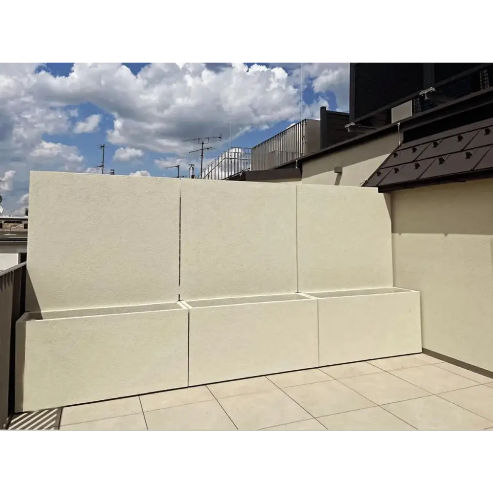 Sichtschutz aus Hartschaumkernplatte (Kunststoff) für Balkon, Garten und Terrasse.