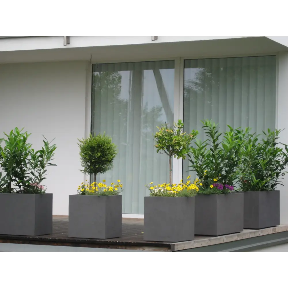 Pflanzkübel aus Hartschaumkernplatte (Kunststoff) für Balkon, Garten und Terrasse.