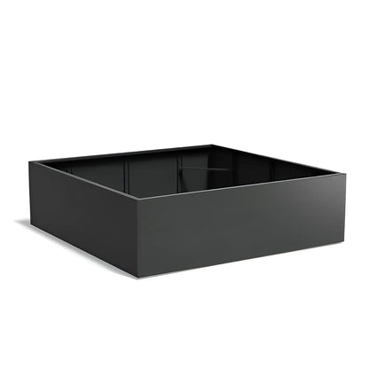 Ein Aluminium Pflanzkübel Hochbeet aus leichtem Aluminium. Das moderne Hochbeet bietet eine erhöhte Anbaufläche für Pflanzen und ist ideal für Gärten, Terrassen.