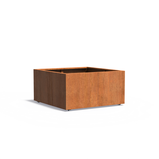 Quadratischer Blumenkasten aus Cortenstahl mit Rollen für Terrasse und Garten.